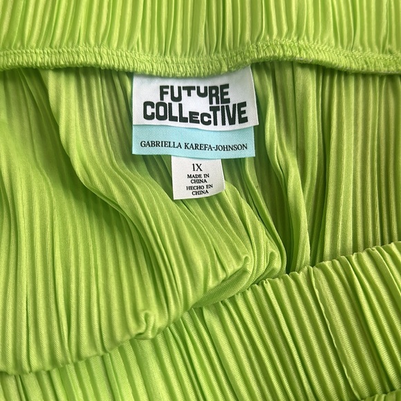 NWT Exaggerated Flowy Plisse Mini Skirt - Picture 2 of 3